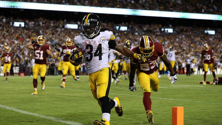 LANDOVER, MD - SEPTEMBER 12: Running back DeAngelo Williams #34 of the Pittsburgh Steelers scores a fourth quarter touchdown past strong safety DeAngelo Ha