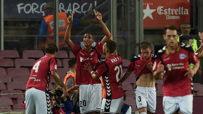 Alaves' Brazilian forward Deyverson (C) celebrates his goal against Barcelona