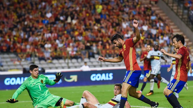 Belgium's Jan Vertonghen (C) vies with Spain's Diego Costa (2ndR) during the friendly football match between Belgium and Spain, at the King Baudouin Stadiu