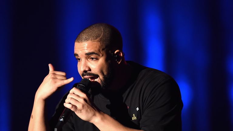 LAS VEGAS, NV - SEPTEMBER 23:  Recording artist Drake performs onstage at the 2016 iHeartRadio Music Festival at T-Mobile Arena on September 23, 2016 in La