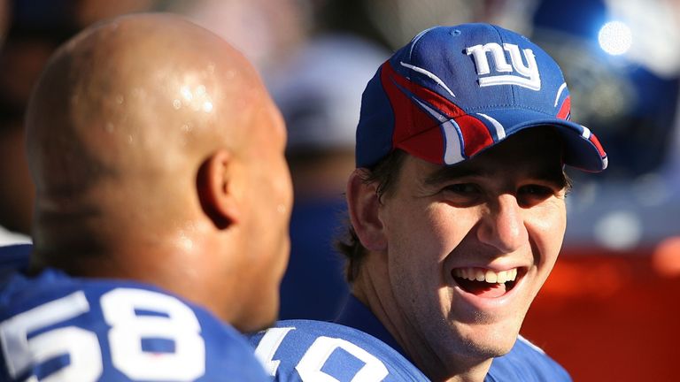 EAST RUTHERFORD, NJ - OCTOBER 21:  Eli Manning #10 of the New York Giants laughs while talking to teammate Antonio Pierce #58 on the sideline against the S