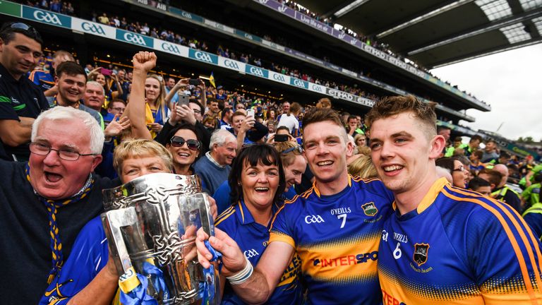 Ronan (right) and Padraic Maher pose for a photograph with Ger Stakelum, mother Helen and aunt Catherine