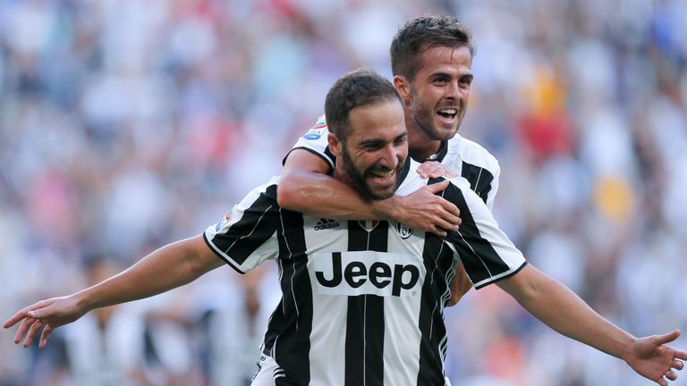 Gonzalo Higuain scored a spectacular goal for Juventus