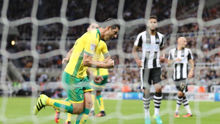 Norwich City's Graham Dorrans celebrates scoring his side's first goal of the game