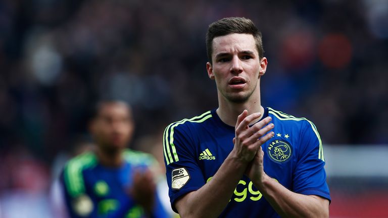 UTRECHT, NETHERLANDS - APRIL 05:  Nick Viergever of Ajax applaudes the fans after the Dutch Eredivisie match between FC Utrecht and Ajax Amsterdam held at 