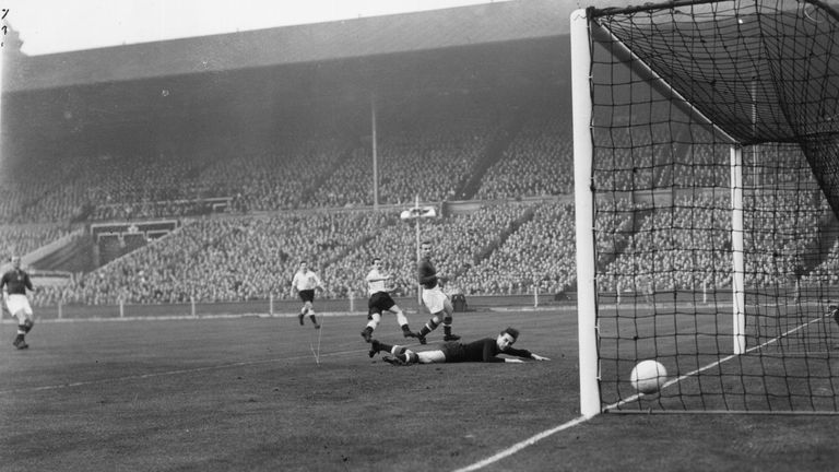 25th November 1953:  Jackie Sewell scores England's first goal at an England vs Hungary match at Wembley, London.  (Photo by Dennis Oulds/Central Press/Get