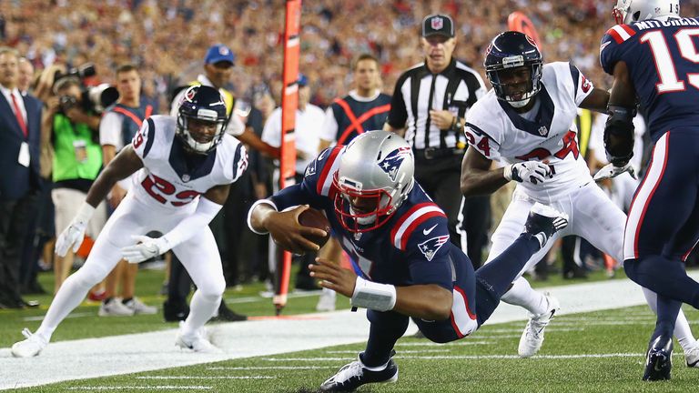 FOXBORO, MA - SEPTEMBER 22:  Jacoby Brissett #7 of the New England Patriots dives for a touchdown during the first quarter against the Houston Texans at Gi