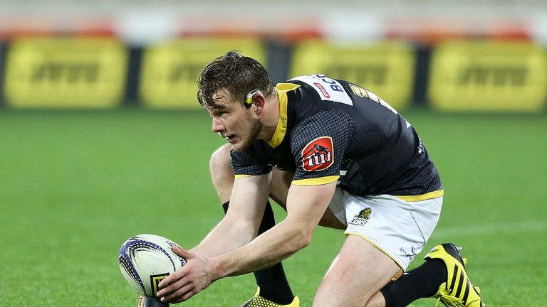 Jason Woodward lines up a kick for Wellington