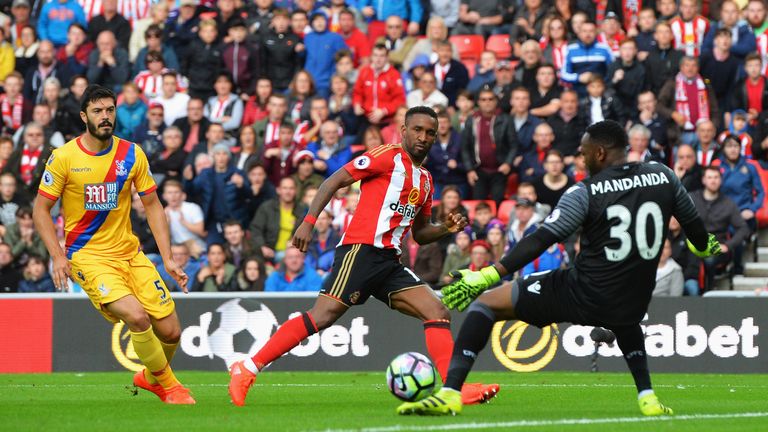 Jermain Defoe of Sunderland (C) scores his side's first goal past Steve Mandanda of Crystal Palace during the Premier League match at the Stadium of Light