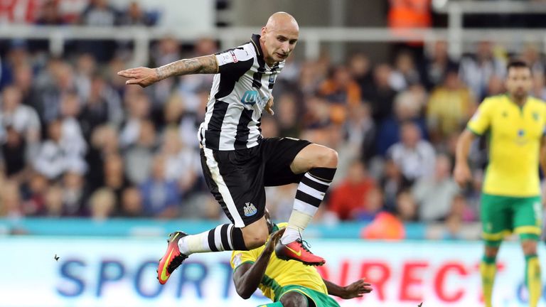 Newcastle's Jonjo Shelvey and Norwich City's Alex Tettey battle for the ball 