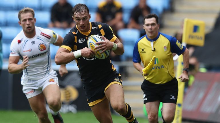 Josh Bassett of Wasps breaks with the ball during the Aviva Premiership match against Exeter