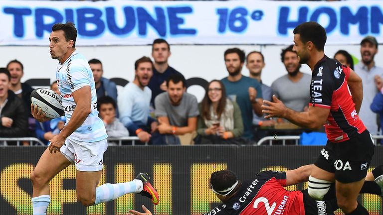 Racing 92's Juan Imhoff (L) runs to score a try during the Top 14 match between Racing 92 and RC Toulon at Yves du Mano, 18 Sep 2016