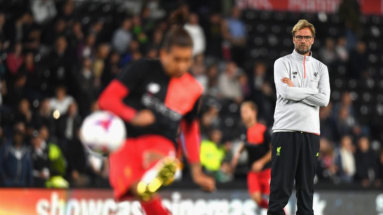 Jurgen Klopp looks on as Roberto Firmino warms up