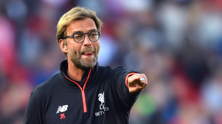 LIVERPOOL, ENGLAND - SEPTEMBER 10:  Jurgen Klopp, Manager of Liverpool gives his team instructions during the warm up during the Premier League match betwe