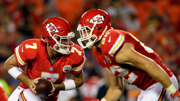 KANSAS CITY, MO - SEPTEMBER 01:  Quarterback Aaron Murray #7 of the Kansas City Chiefs in action during the preseason game against the Green Bay Packers at