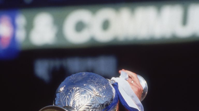 Welsh footballer Kevin Ratcliffe of Everton FC, 1987. (Photo by Simon Bruty/Getty Images)