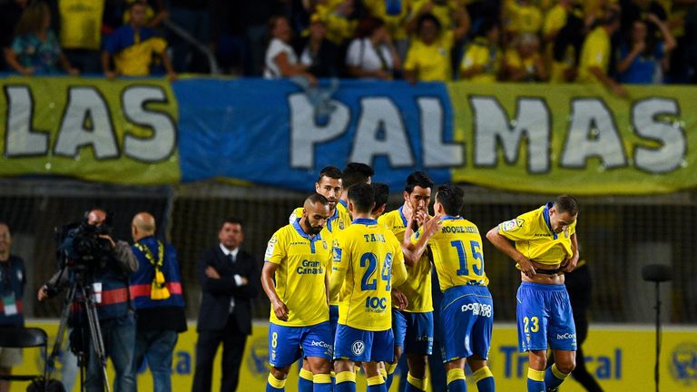 LAS PALMAS, SPAIN - SEPTEMBER 24:  Sergio Araujo (3rdR) of UD Las Palmas celebrates with his team mates after scoring his team's second goal during the La 