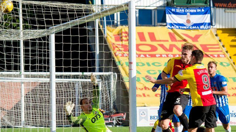 Liam Lindsay scores the late equaliser for Partick Thistle