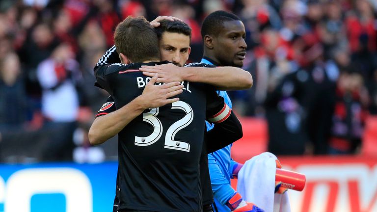 Bobby Boswell [near] celebrates