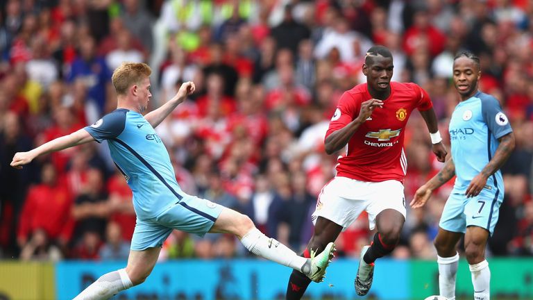 MANCHESTER, ENGLAND - SEPTEMBER 10: Kevin De Bruyne of Manchester City challenges Paul Pogba of Manchester United during the Premier League match between M