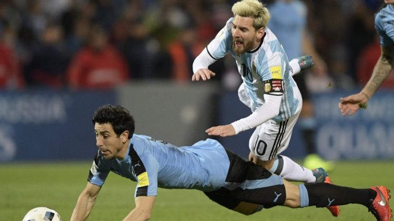 Lionel Messi durante il match vinto con l'Uruguay grazie a una sua rete (foto Getty)