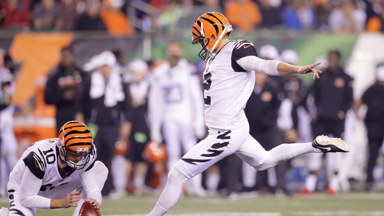 CINCINNATI, OH - SEPTEMBER 29:  Kevin Huber #10 of the Cincinnati Bengals holds the ball as Mike Nugent #2 of the Cincinnati Bengals kicks a field goal dur