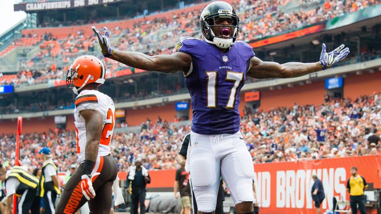 CLEVELAND, OH - SEPTEMBER 18: Wide receiver Mike Wallace #17 of the Baltimore Ravens celebrates after catching a 17 yard touchdown pass from quarterback Jo