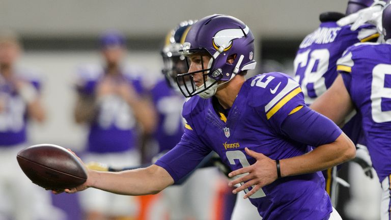 MINNEAPOLIS, MN - SEPTEMBER 1: Joel Stave #2 of the Minnesota Vikings looks to hand off the ball against the Los Angeles Rams during the game on September 