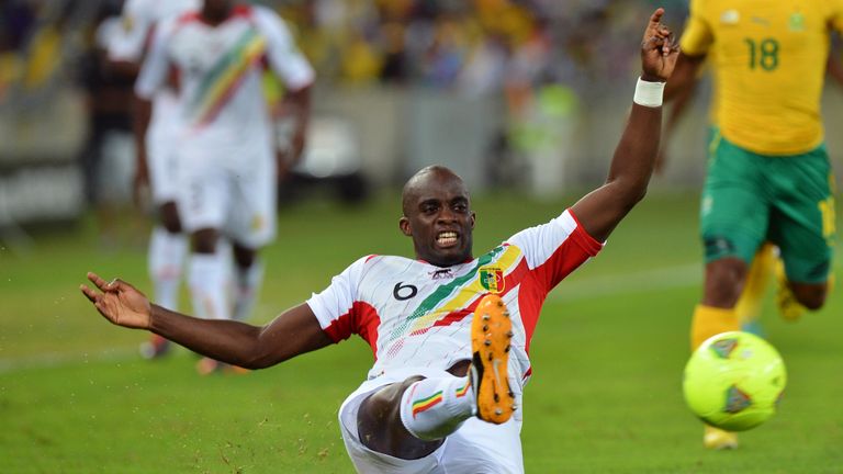 Mali's midfielder Momo Sissoko kicks the ball during the African Cup of Nation 2013 quarter final football match South-Africa vs Mali, on February 2, 2013 