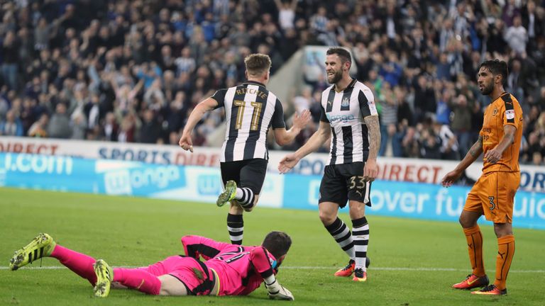 Newcastle United's Matt Ritchie celebrates scoring his side's first goal of the game with Daryl Murphy during the EFL Cup, Third Round match at St James' P
