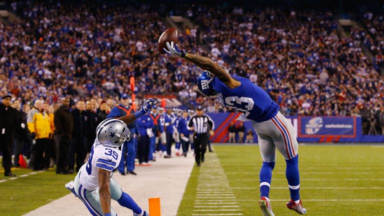 Odell Beckham makes a one handed catch against the Dallas Cowboys