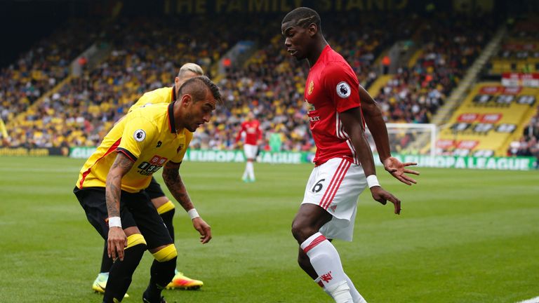 Watford midfielder Roberto Pereyra (L) keeps a close eye on Manchester United's Paul Pogba 
