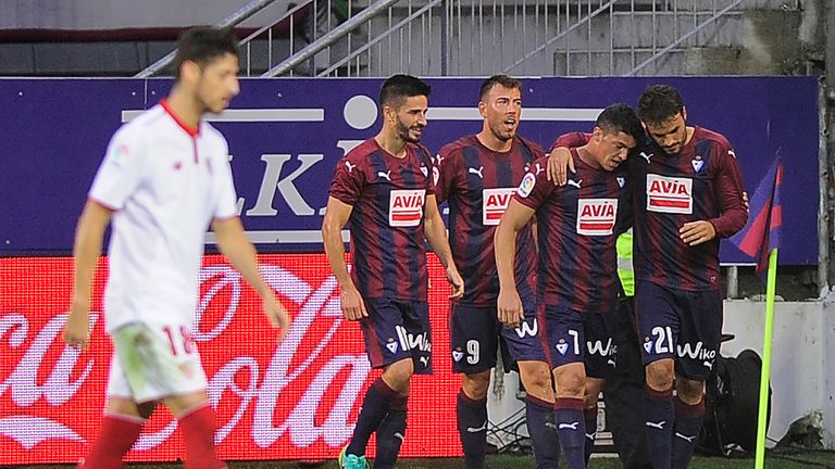 Pedro Leon goal celeb, Eibar v Sevilla, La Liga