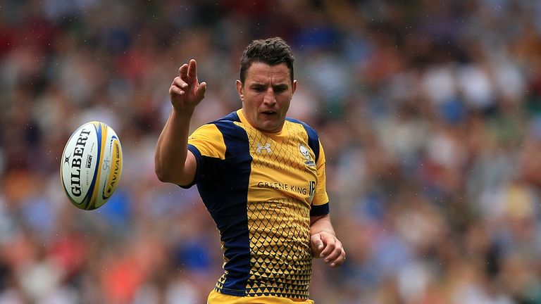 Phil Dowson of Worcester in action during the Aviva Premiership match between Saracens and Worcester Warriors at Twickenham, September 2016.