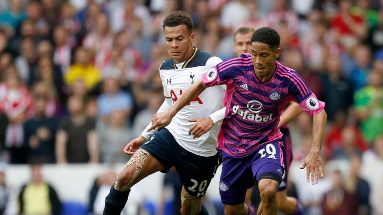 Steven Pienaar (R) takes on Dele Alli at White Hart Lane