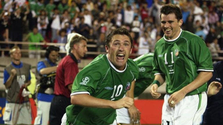 IBARAKI - JUNE 5:  Robbie Keane of  Ireland celebrates after scoring the equalising goalf during the Group E match of the World Cup Group Stage against Ger