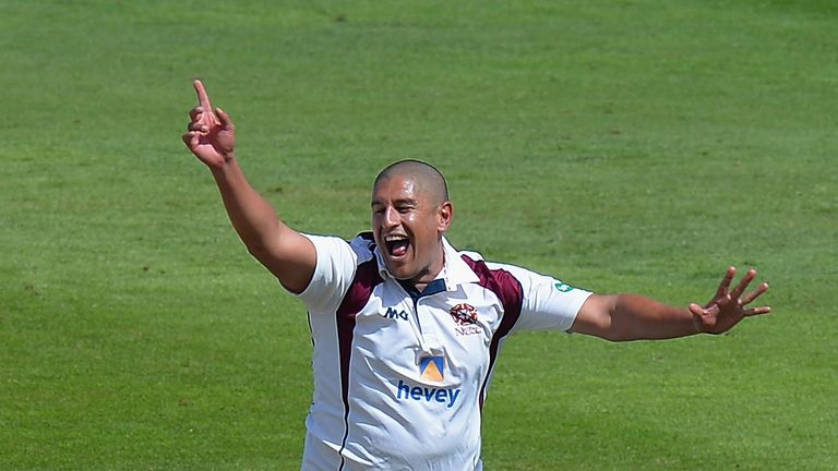 Rory Kleinveldt claimed five wickets as Kent's innings crumbled
