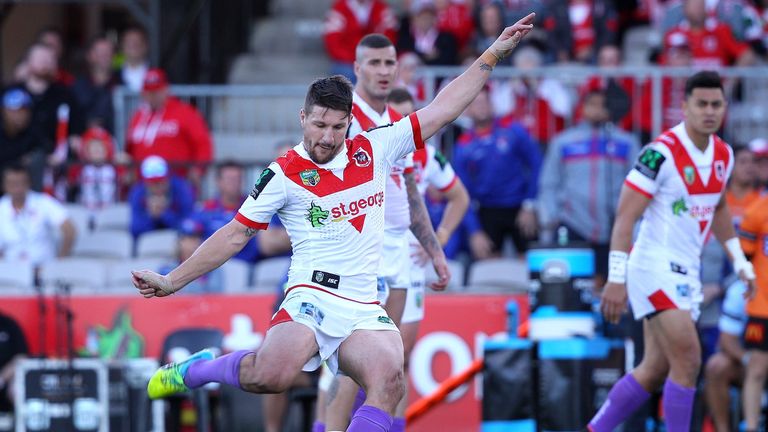 Gareth Widdop kicks a goal to win the game against Newcastle Knights