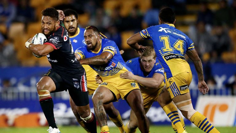 Manu Vatuvei of the Warriors makes a break against Ken Edwards of the Eels 