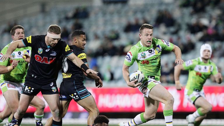 Canberra Raiders half-back Sam Williams will join Wakefield for the 2017 campaign