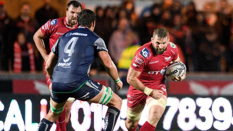 John Barclay charges through for the Scarlets (INPHO/Camerasport)
