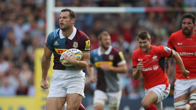 Tim Visser breaks away to score a try against Saracens