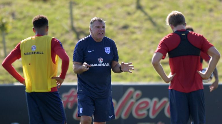England manager Sam Allardyce (C) speaks to players during a training session at St George's Park near Burton-Upon-Trent in central England on August 30, 2