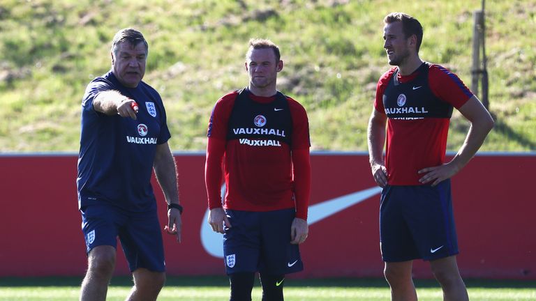BURTON-UPON-TRENT, ENGLAND - AUGUST 30:  Sam Allardyce, manager of England talks with Wayne Rooney and Harry Kane during an England training session at St 
