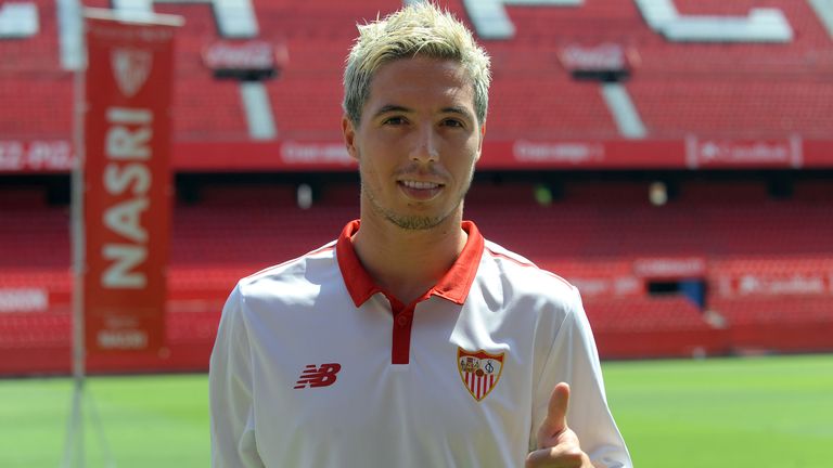 Samir Nasri poses on the pitch, during his official presentation at the Ramon Sanchez Pizjuan stadium in Sevilla on September 1