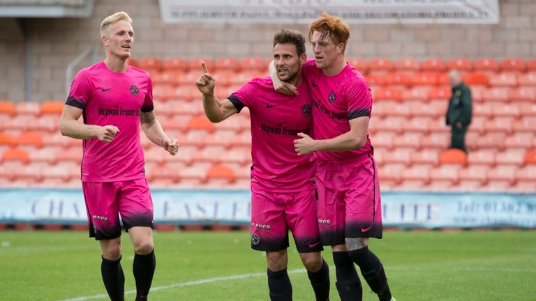 Dundee United debutant Tony Andreu (centre) celebrates his goal to make it  3-2 in extra time with Simon Murray