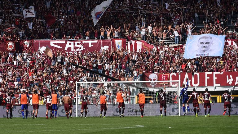 TURIN, ITALY - SEPTEMBER 25:  Players of Torino celebrate after winning the Serie A match between FC Torino and AS Roma at Stadio Olimpico di Torino on Sep