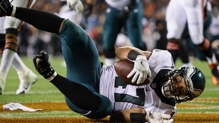 CHICAGO, IL - SEPTEMBER 19:  Trey Burton #47 of the Philadelphia Eagles scores a touchdown in the third quarter against the Chicago Bears at Soldier Field 