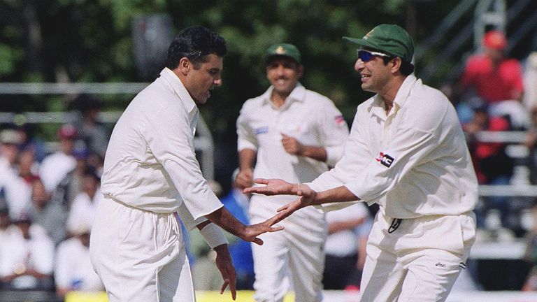 Pakistan bowler Waqar Younis (L) celebrates with teammate Wasim Akram (R)