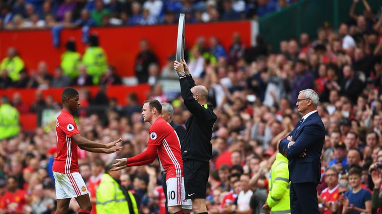 MANCHESTER, ENGLAND - SEPTEMBER 24:  Marcus Rashford of Manchester United (L) comes off for Wayne Rooney of Manchester United (R)  during the Premier Leagu